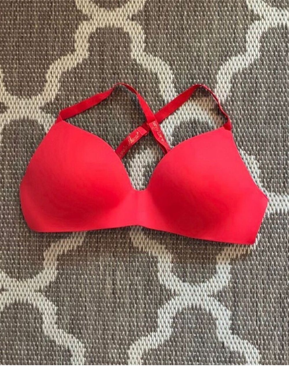 Victoria’s Secret T-shirt lightly lined wireless bra size 38C